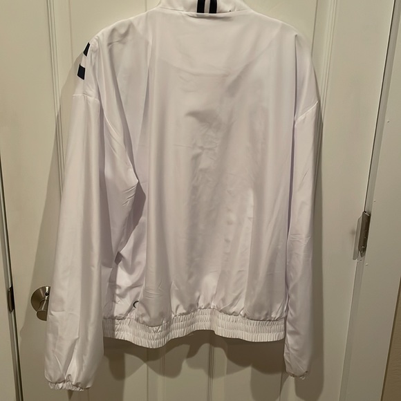 Zyia white and navy breaker jacket. Front zip, XL, 2 snap closure pockets. - Picture 2 of 10